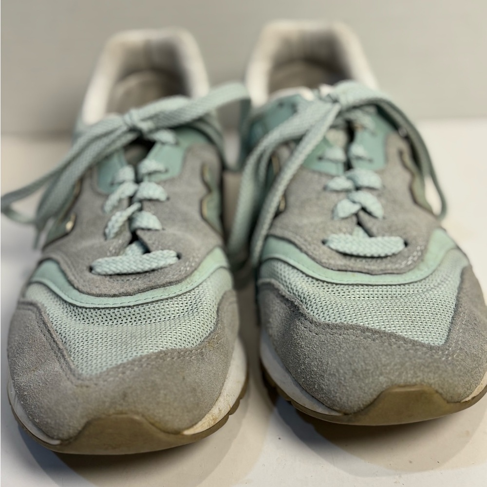 New Balance 997H CW997HCA Women’s size 8 Sneakers Running Shoes - Picture 3 of 7